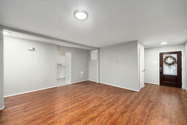 Building Photo - 5711 Innsbruck St