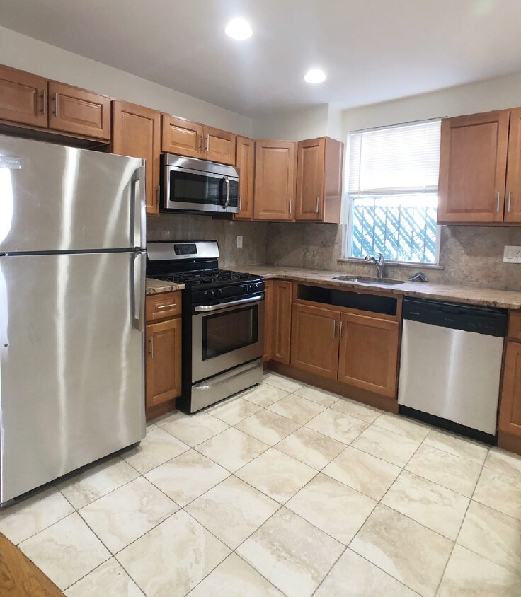 Primary Photo - 24-11 21st St