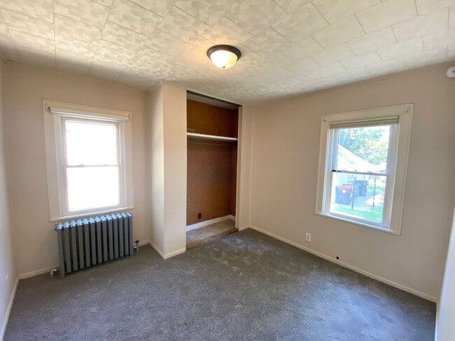 Foto del edificio - 2 Bedroom, 1 Bath Home  & Garage Available in Peoria IL!