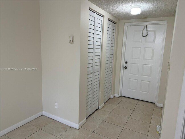 Building Photo - 9777 Westview Dr