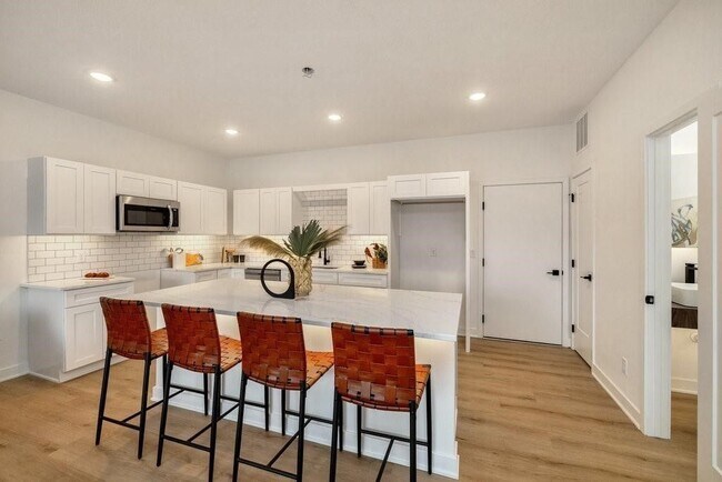 Foto del edificio - 6501 Hickman Rd