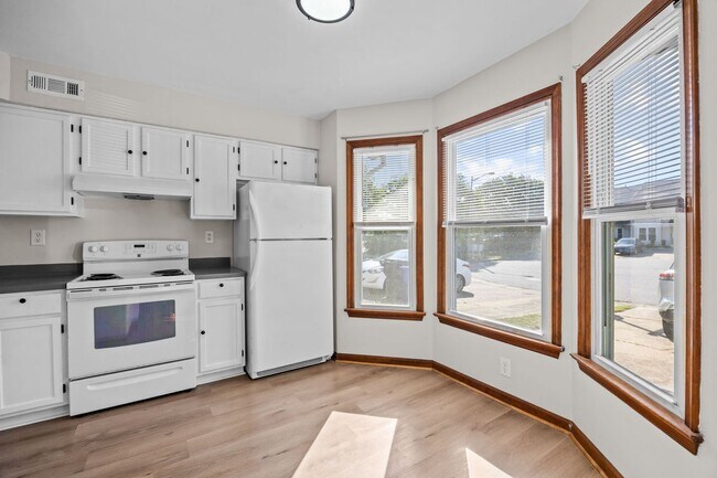 Foto del edificio - Charming 2 Bed, 2.5 Bath Townhouse for Rent in Virginia Beach!