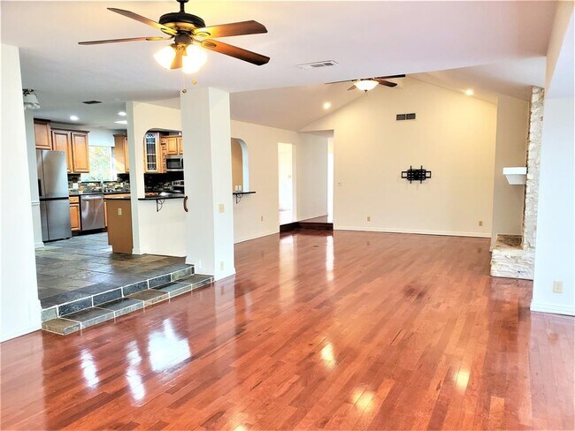 Building Photo - 9403 Spring Hollow Dr