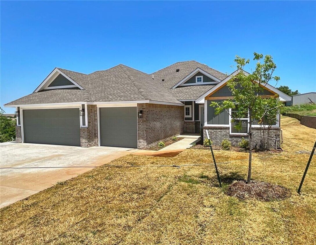 Primary Photo - Brand New Home For Lease in Tuttle