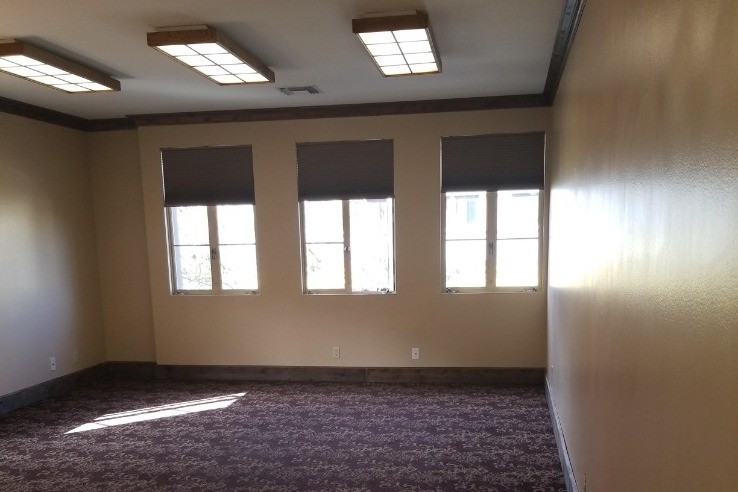 Large Open Living Area - 3975 Fifth Ave