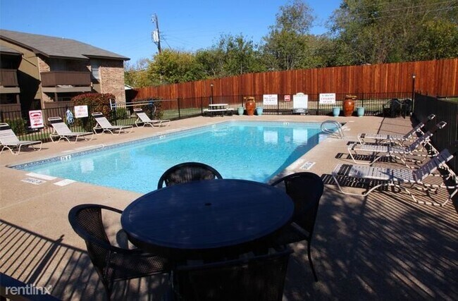 Foto del edificio - 1 br, 1 bath Condo - 7924 Emerald Crest Dr...