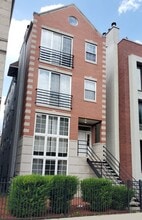 Building Photo - 2554 W Walton St