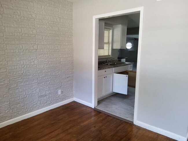 Foto del edificio - 4252 Argonne St