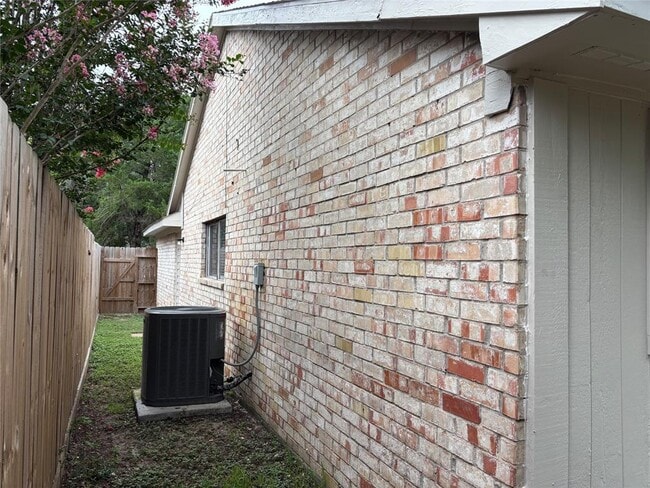 Building Photo - 3139 Wuthering Heights Dr