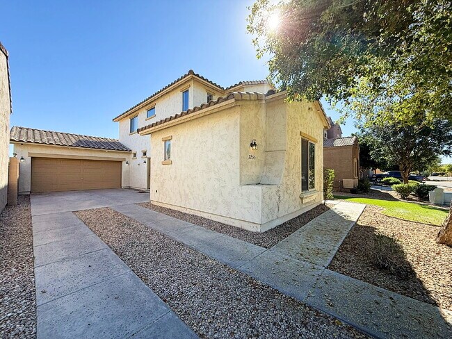 Foto del edificio - Charming Glendale Home with Spacious Lot & Prime West Valley Location!