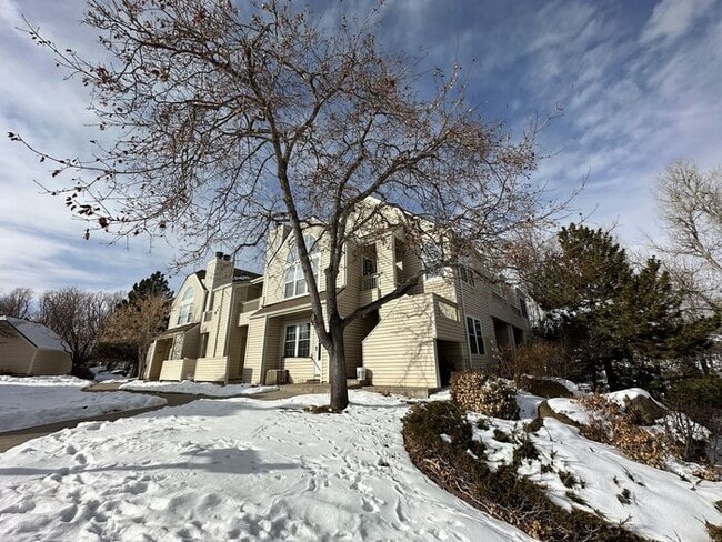 Building Photo - Beautiful 2BR Lakewood Condo with Modern C...