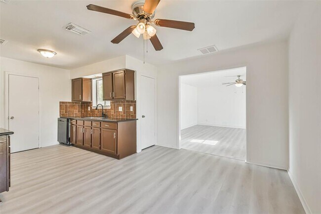 Foto del edificio - 12715 Blue Haven Rd