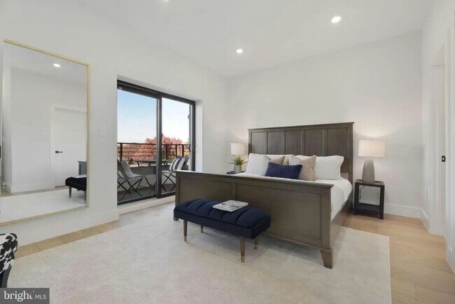 Building Photo - Modern 3BR/3BA Shaw Penthouse with Two Private Decks
