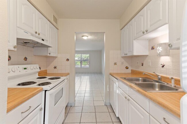 Foto del edificio - 1701 Upland Dr