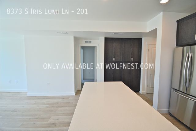 Building Photo - Newer Build 3 Bed Midvale Condo! No Deposi...