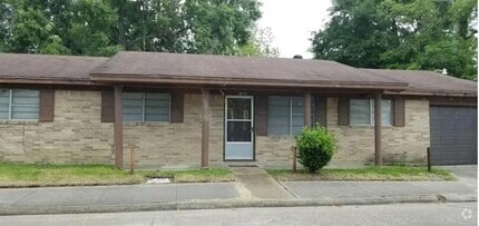 Building Photo - 2870 Sarah St