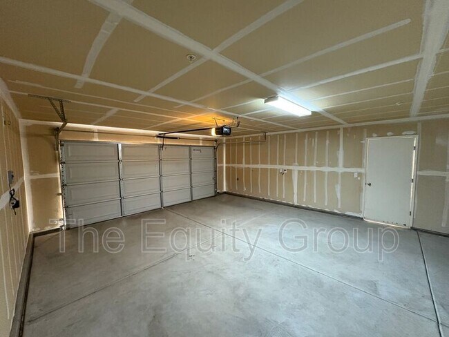 Building Photo - 2134 E Delta Ct