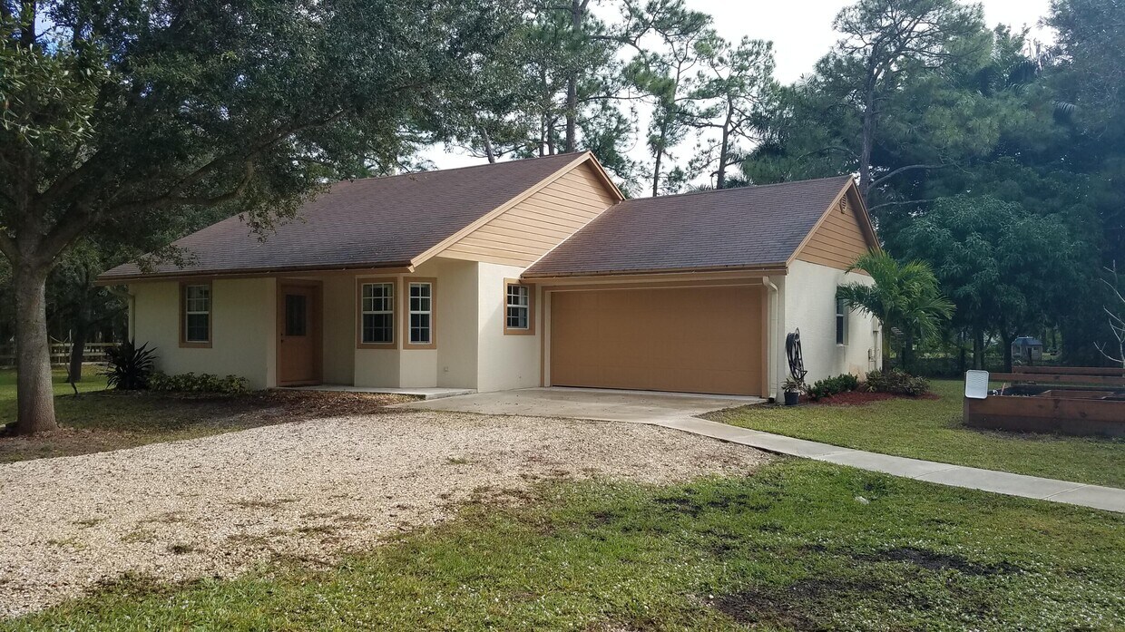 Primary Photo - 12818 Old Indiantown Rd