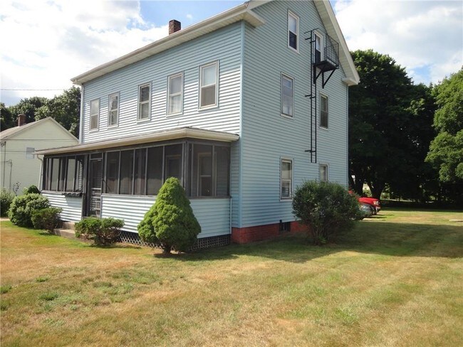 Building Photo - 438 Ten Rod Rd