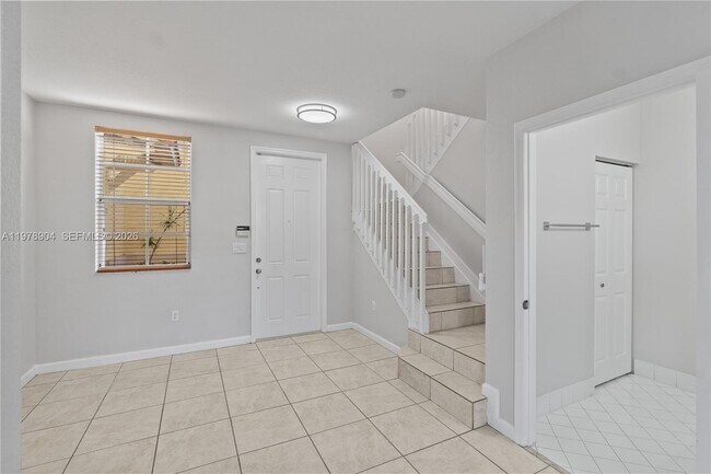 Foto del edificio - 1655 NE 33rd Rd