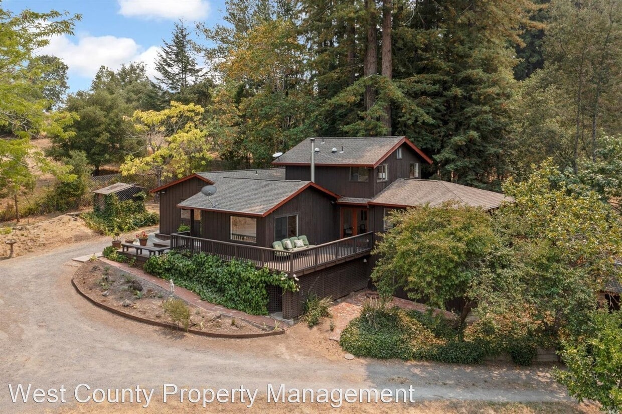 4 br, 3 bath House 11850 Peaks Pike Rd House for Rent in Sebastopol