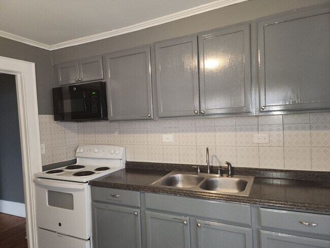 Foto del edificio - Left Side of Duplex