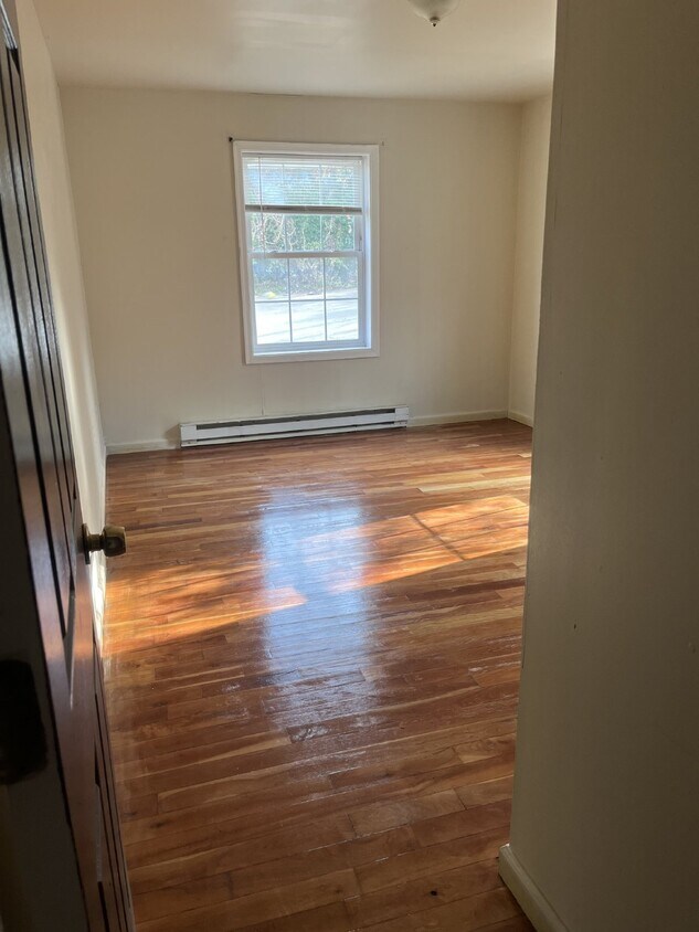 67 Main St Unit 201, Delaware Water Gap, PA 18327 Room for Rent in