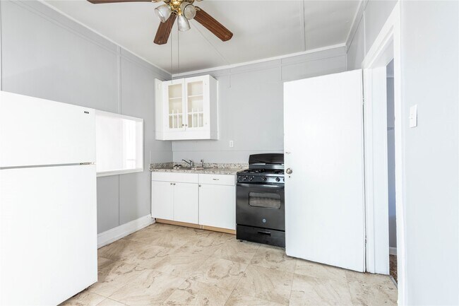 Building Photo - 1512 J H Clouser St