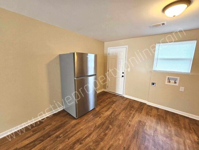 Building Photo - 510 Woodard Ave