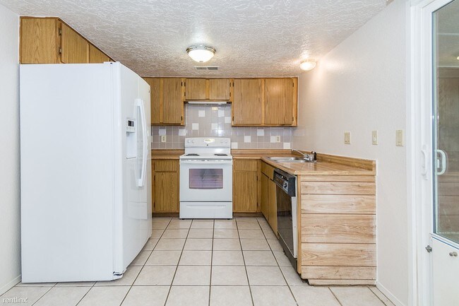 Foto del edificio - 8201 Trumbull Ave SE