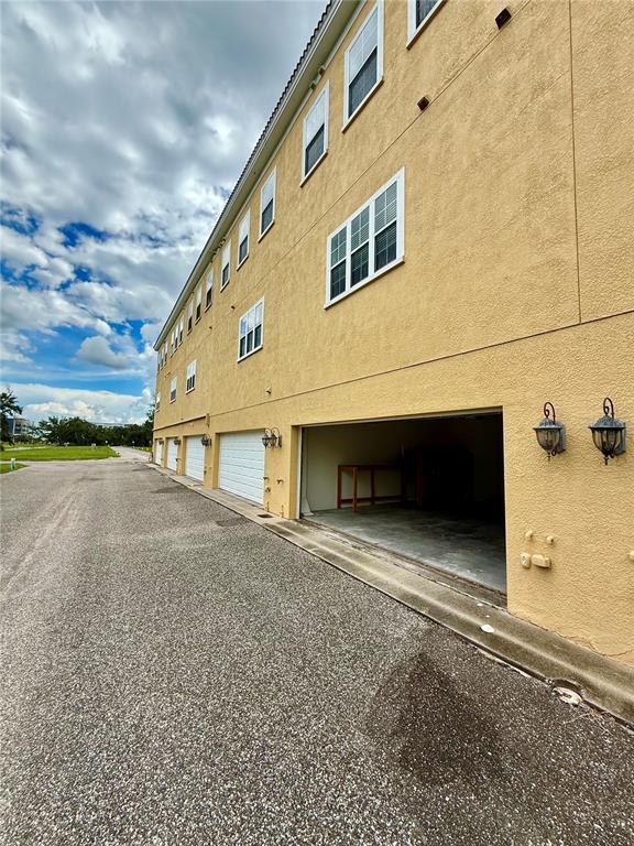 Building Photo - 956 Sombra St