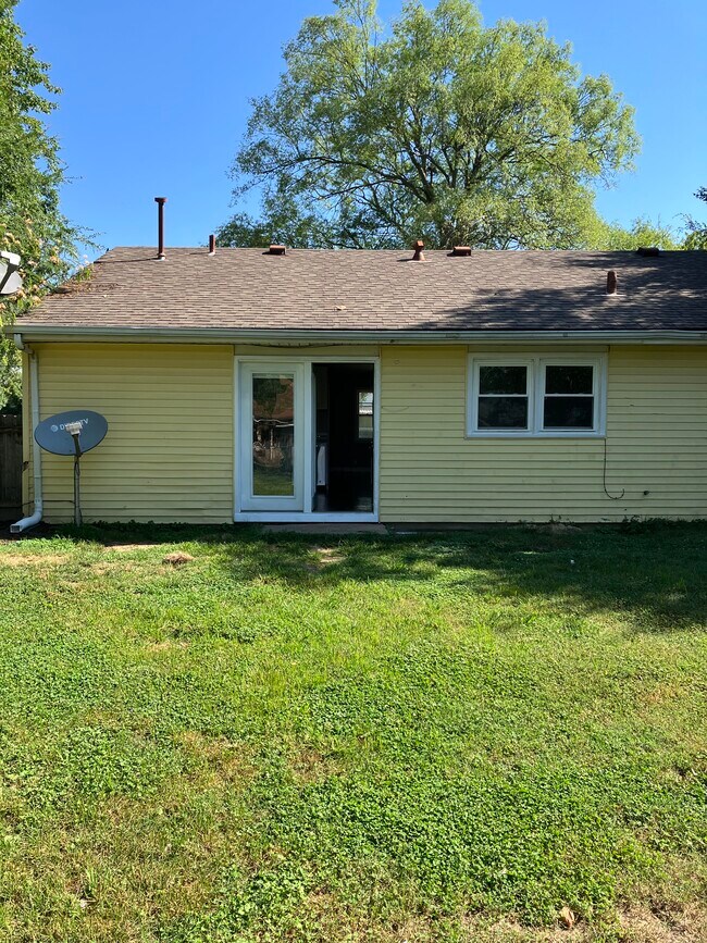 Building Photo - 7006 Betsy Ross