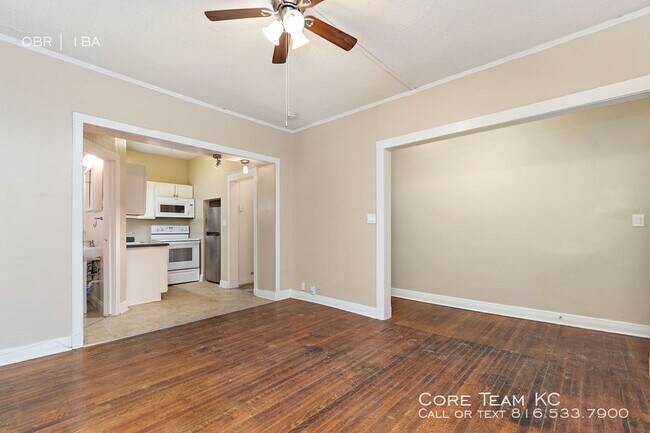 Building Photo - Studio off 39th Street!