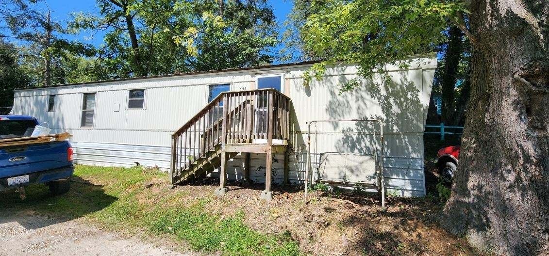 Primary Photo - 114 Cosmopolitan Ln