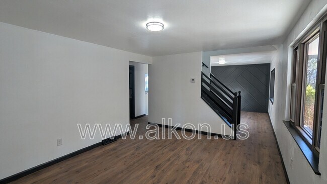 Foto del edificio - 11225 Azalea Dr