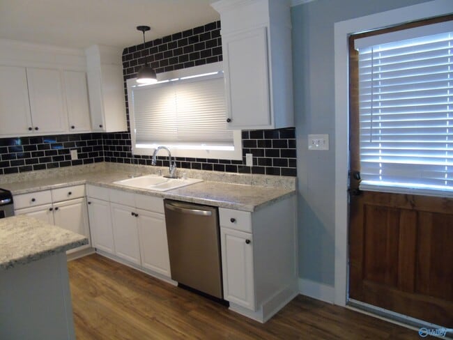 Building Photo - 303 McCullough Ave NE