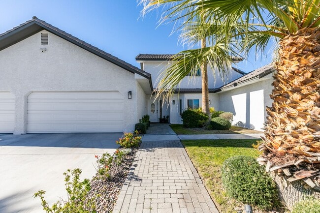 Building Photo - ZONE 8 FULLY FURNISHED, 4BD, 2 PRIMARY SUITES, OVER AN ACRE, HIGHLY UPGRADED