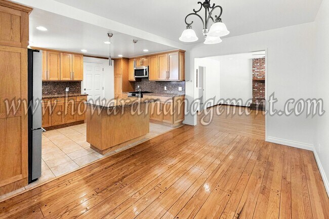 Foto del edificio - 8360 Rudnick Ave