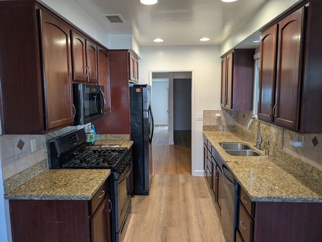 Photo - 748 W Gage Ave House