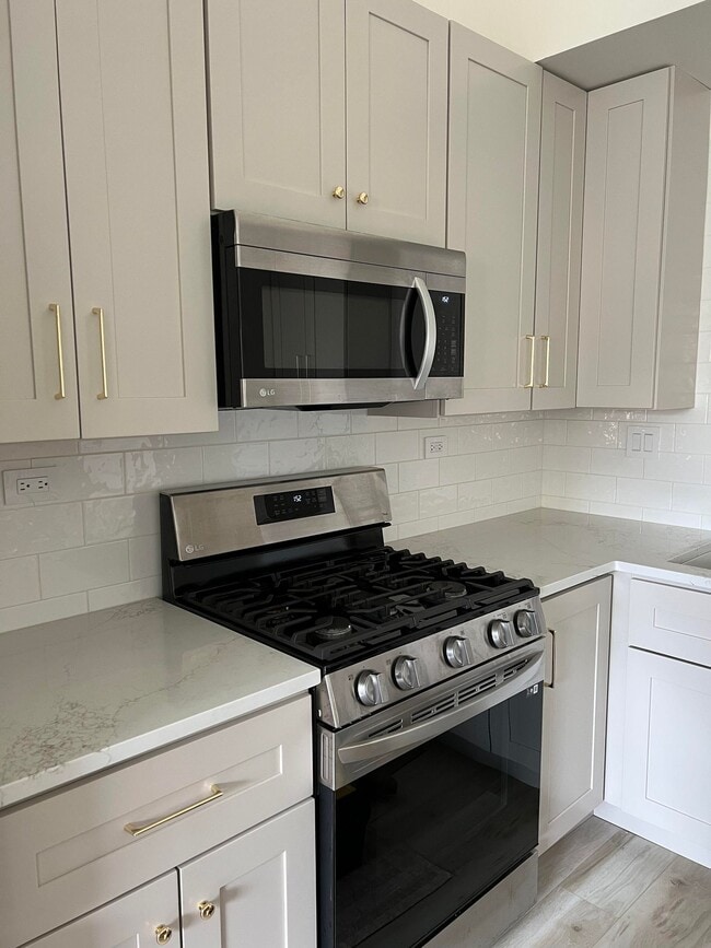 Building Photo - 29 White Oak Dr