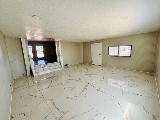 Foto del edificio - 7600 N Judy Ln