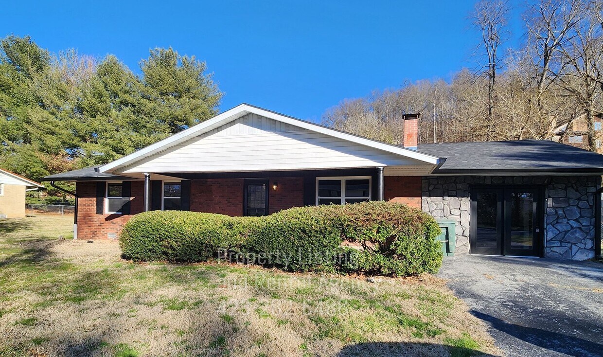 2122 Monta Clark St, Elizabethton, TN 37643 House Rental in