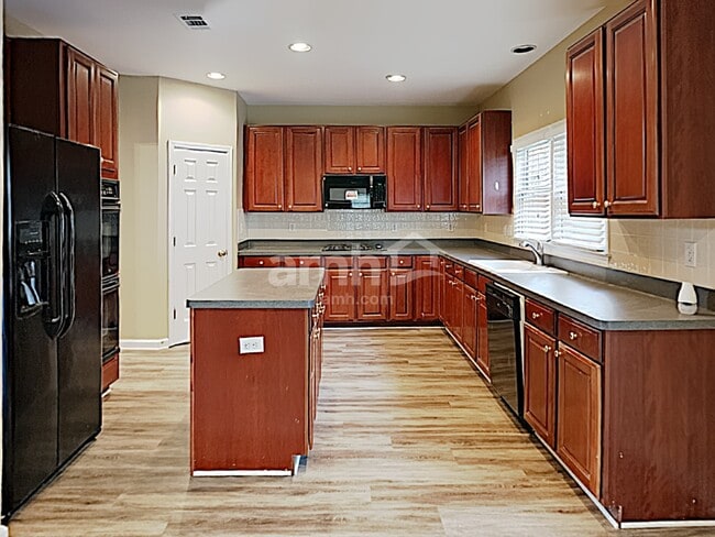 Building Photo - 100 Blankets Creek Way