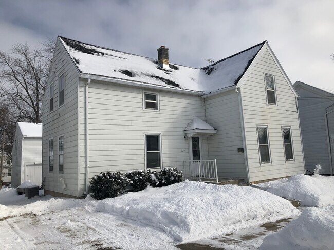 Building Photo - 710 Detroit St
