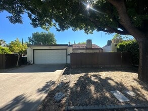 Building Photo - 308 N Riverside Dr
