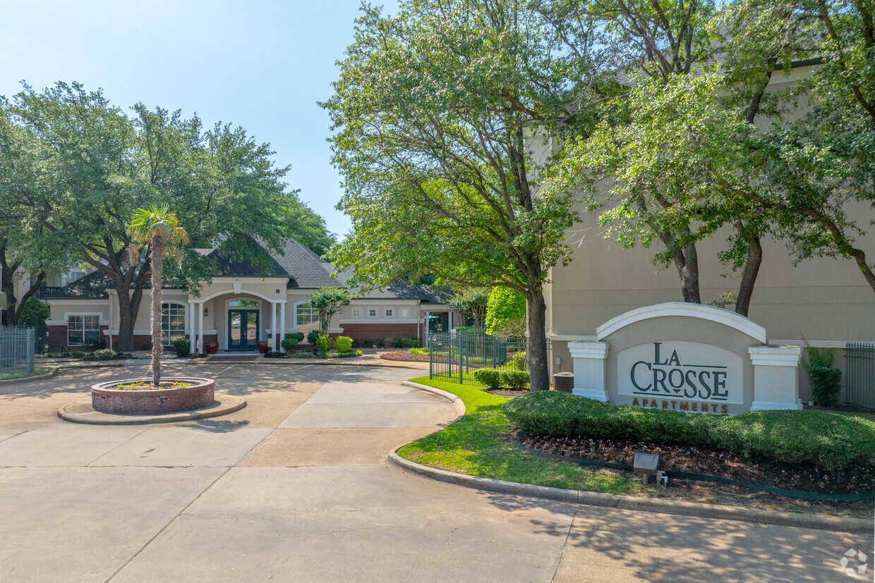 Primary Photo - LaCrosse Apartments and Carriage Homes