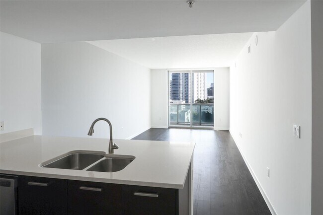 Foto del edificio - 333 NE 24th St