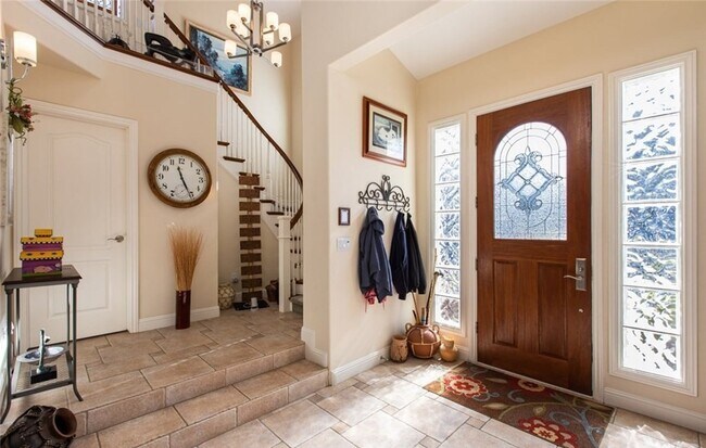 Foyer - 2203 Gates Ave