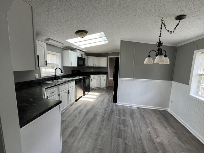 Foto del edificio - 62 Bennett Rd