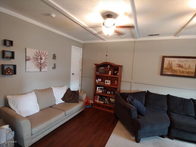 Foto del edificio - 1321 Piney Green Rd